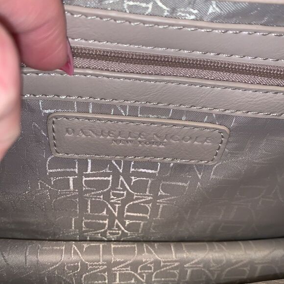 Danielle Nicole crossbody purse - Picture 10 of 15